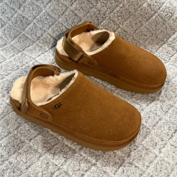 UGG Goldenstar Cozy Slipper/Clog - Picture 1 of 8